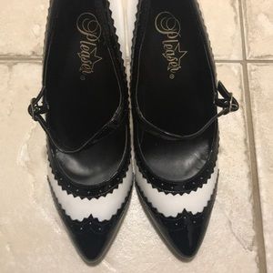 Wingtip heels